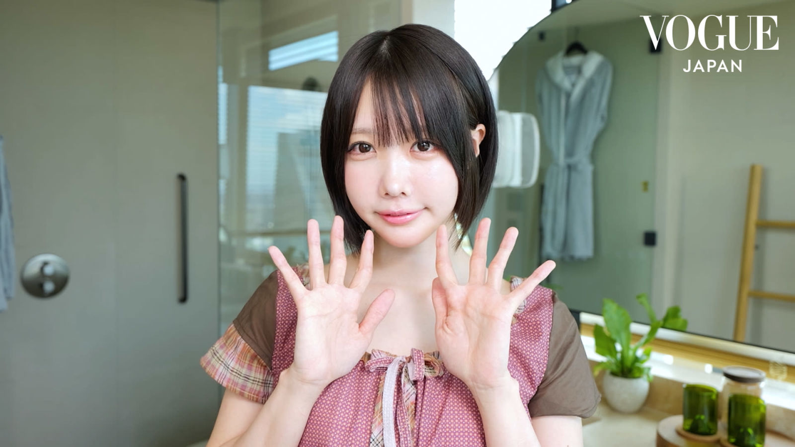 あのちゃん流、チークが映えるふんわり優しいオフの日メイク！| Beauty Secrets | VOGUE JAPAN