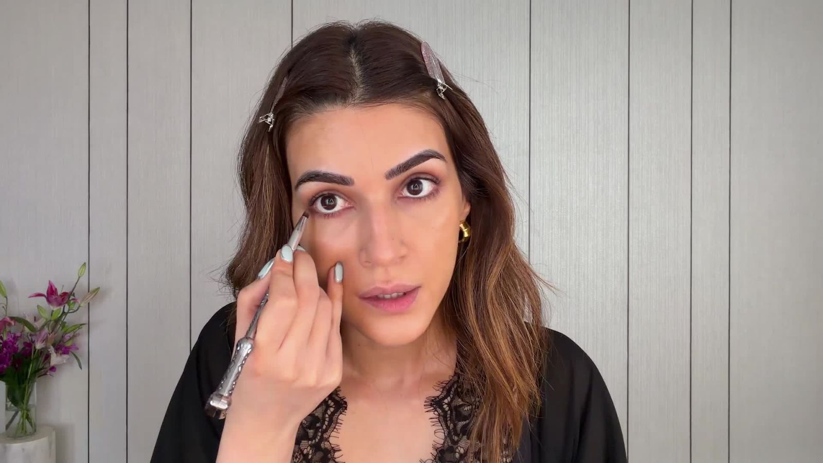 Kriti Sanon’s “New Love” Gives Her an “Instant” Face Lift—in the Car
