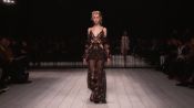 Аманда Харлек о феминности в новой коллекции Alexander McQueen
