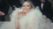 «Лучшие друзья девушек — это бриллианты»: Вера Брежнева в праздничном видео Vogue