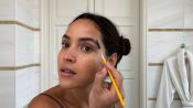 Adria Arjona y su guía para un makeup look bronceado