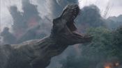 Un paleontólogo revisa algunas escenas de películas de dinosaurios