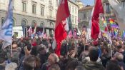 La manifestazione di Milano della famiglie Arcobaleno «Giù le mani»