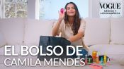 Camila Mendes muestra todo lo que lleva en su bolso