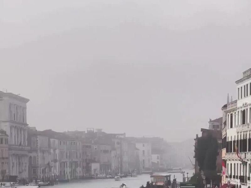 Venecia bajo la niebla