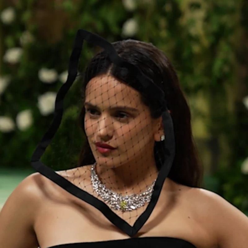 Rosalía en la Met Gala: ¿cuál es el significado de su vestido negro?