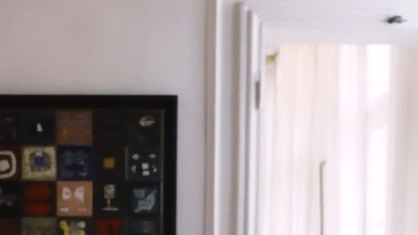 Dans l'appartement parisien de Charles Zana
