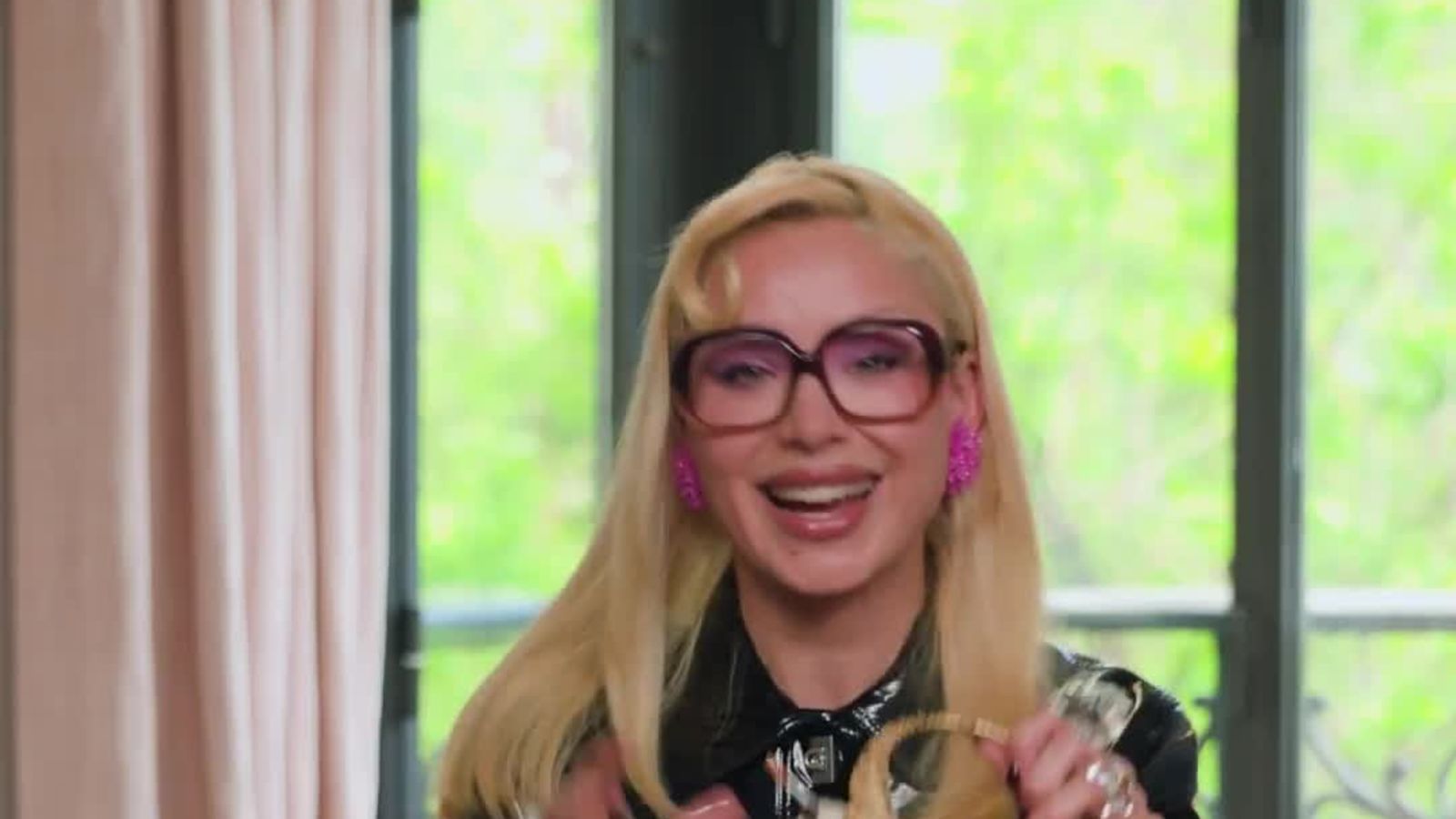 ¿Qué hay en el Microbolso de Miranda Makaroff?