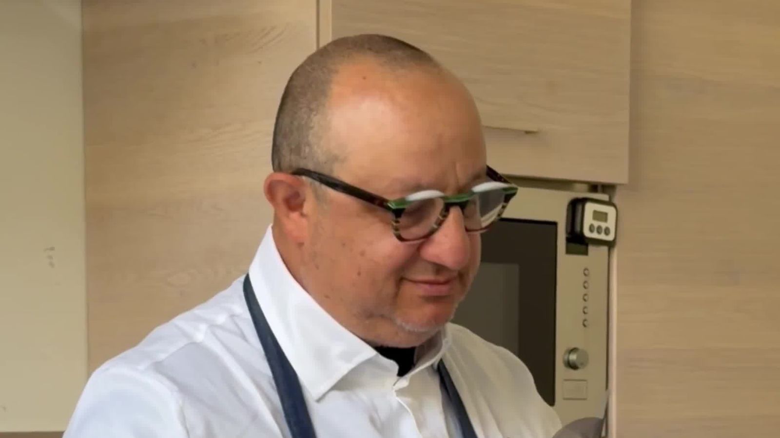 Ciccio Sultano è il mentore del ricettario luglio/agosto 2026