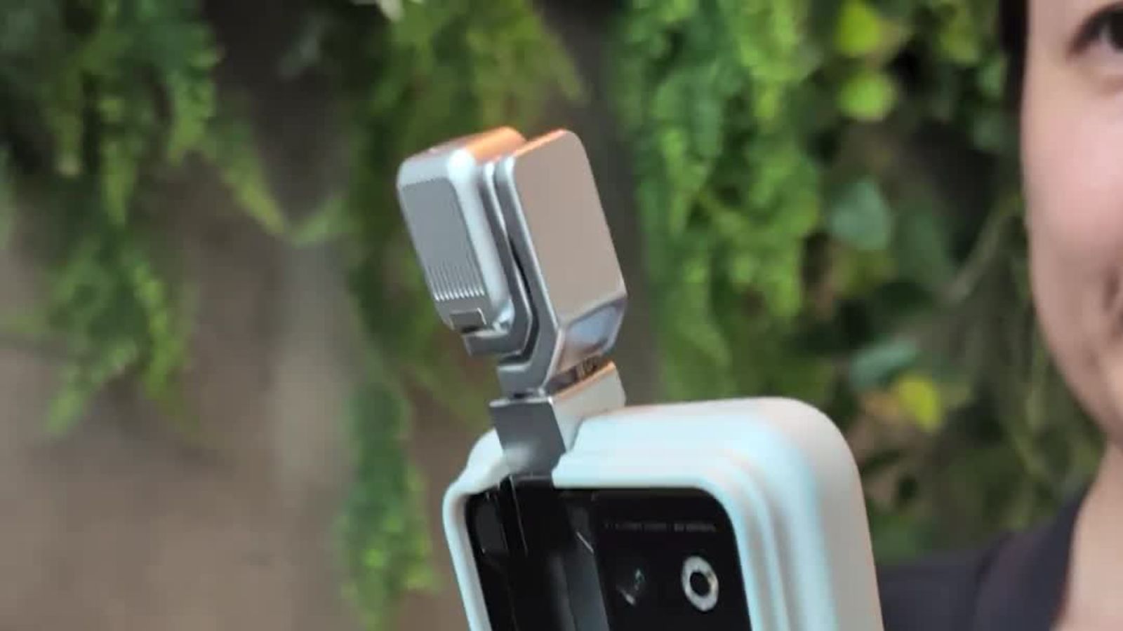 Honor’s Robot Phone Has a Gimbal-Powered Camera That Feels Genuinely Fresh