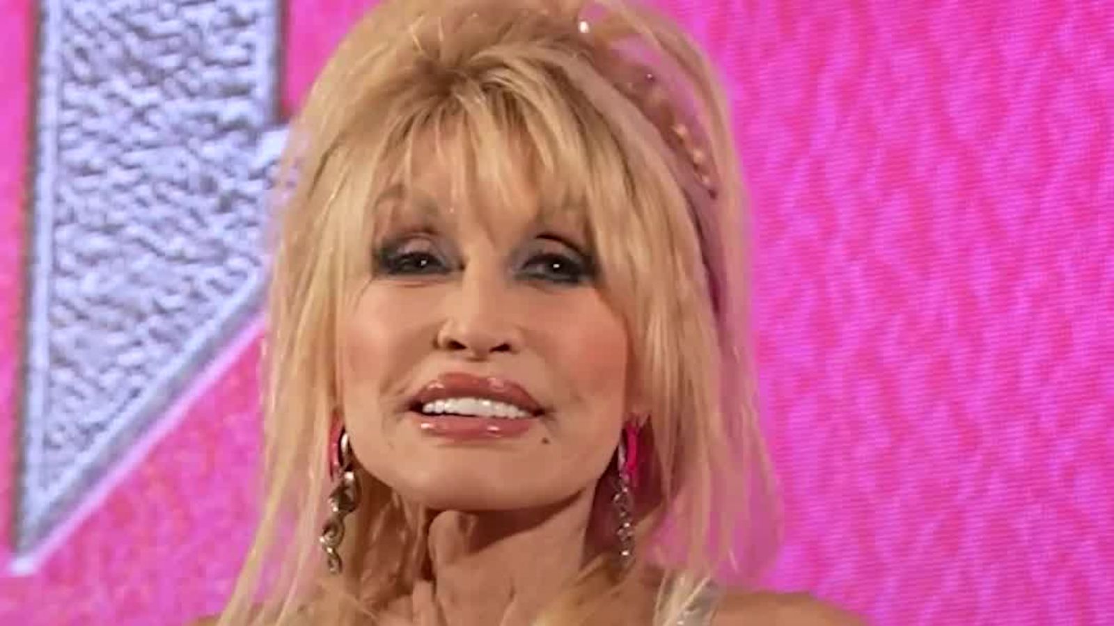 There Are So Many Conspiracy Theories About Dolly Parton and Vaccines
