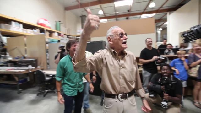Stan Lee vs Giant Robot: Comic Con 2013