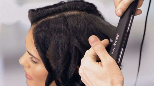 How to Curl Short Hair With a Straightener