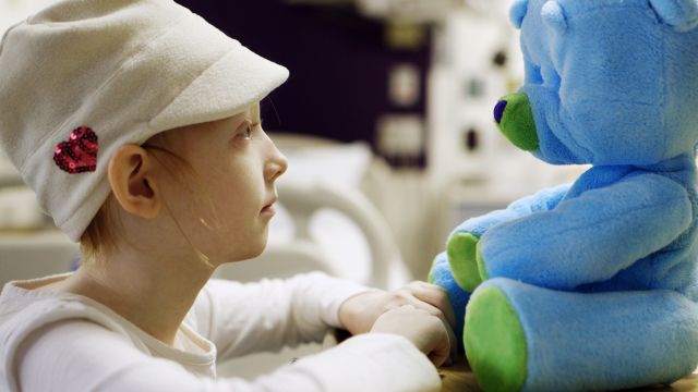 Huggable Robot Befriends Girl in Hospital