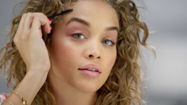 Jasmine Sanders' Mirror Monologue, Brought to You by COVERGIRL: â€œMakeup Gives Me the Opportunity to Transformâ€�
