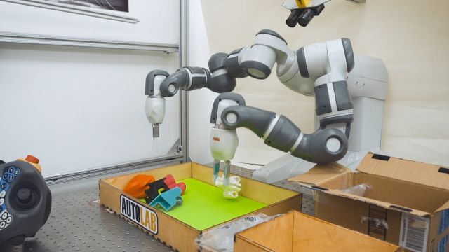 The Fascinating Robot That Teaches Itself How to Grab New Objects