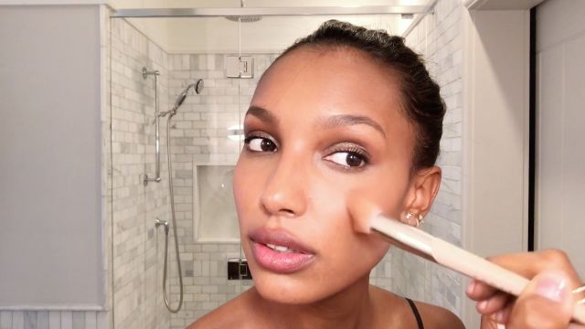 Watch This Victoria’s Secret Model Teach a Master Class in Glowing Skin