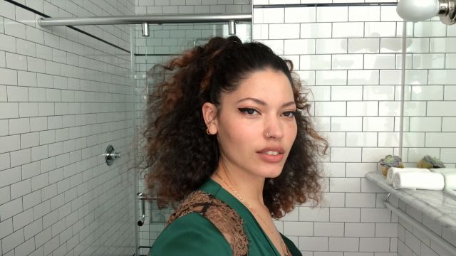 This Rising R&B Singer Has the Secret to a Perfect Cat Eye
