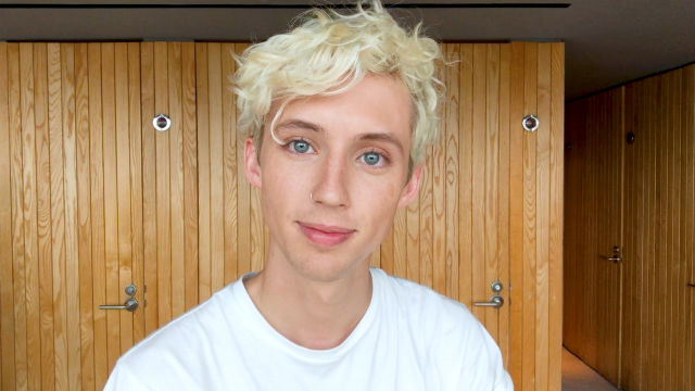 Troye Sivan
s No Makeup-Makeup Routine is Totally Epic