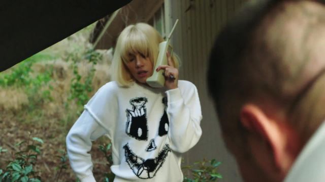 How Suki Waterhouse Prepped for Moschino’s Spooktacular Show