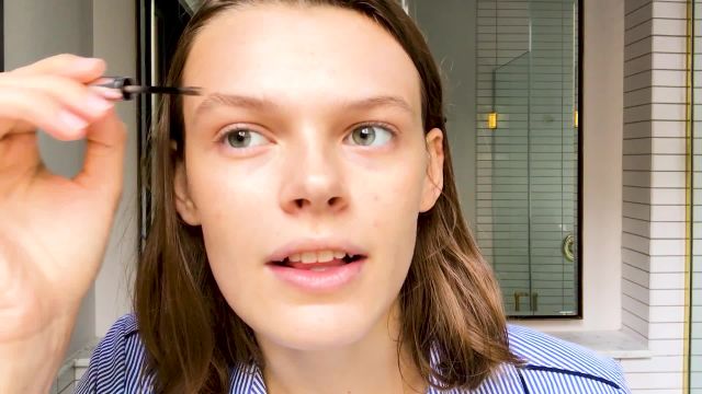 Cara Taylor
s Guide to Model Makeup&-And Fighting Fashion Month Fatigue