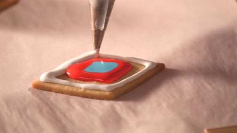 Filling and Decorating an Ikat