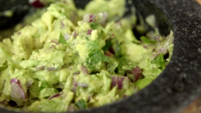 How to Make Quick and Easy Guacamole