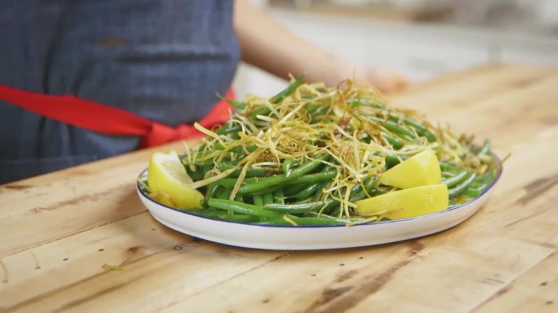 You Only Need 3 Ingredients to Make This Thanksgiving Green Beans Side