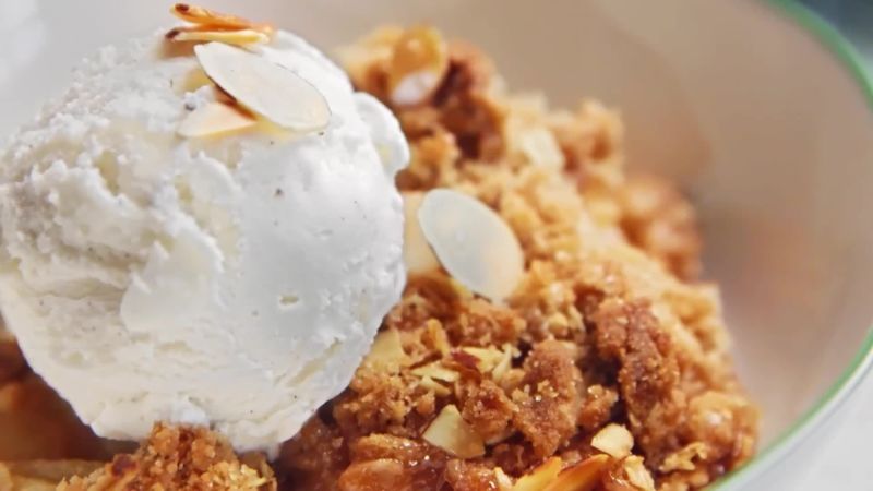 Meet This Party-Sized, Holiday-Ready Apple Cranberry Crisp