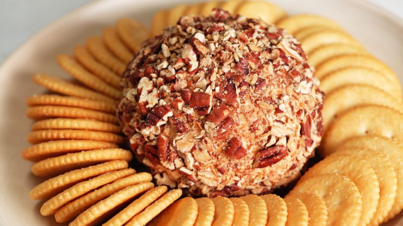 Horseradish-Cheddar Cheese Ball