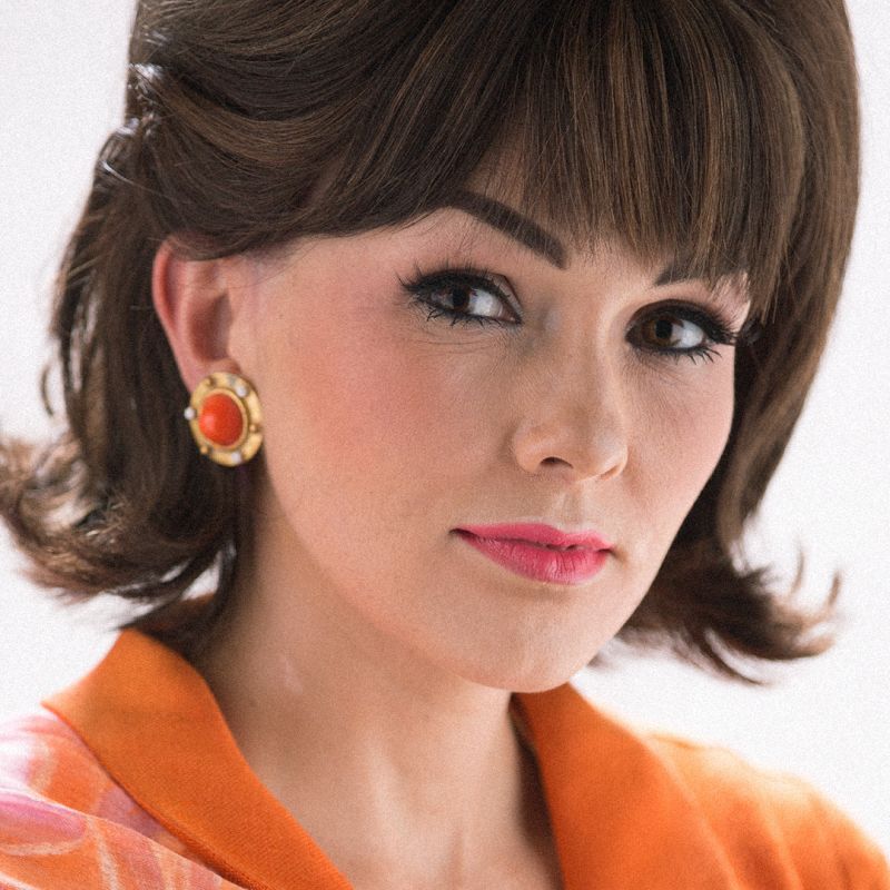 Watch Makeup Expert Kandee Johnson Create the Perfect 60s Cat-Eye in 30 Seconds!