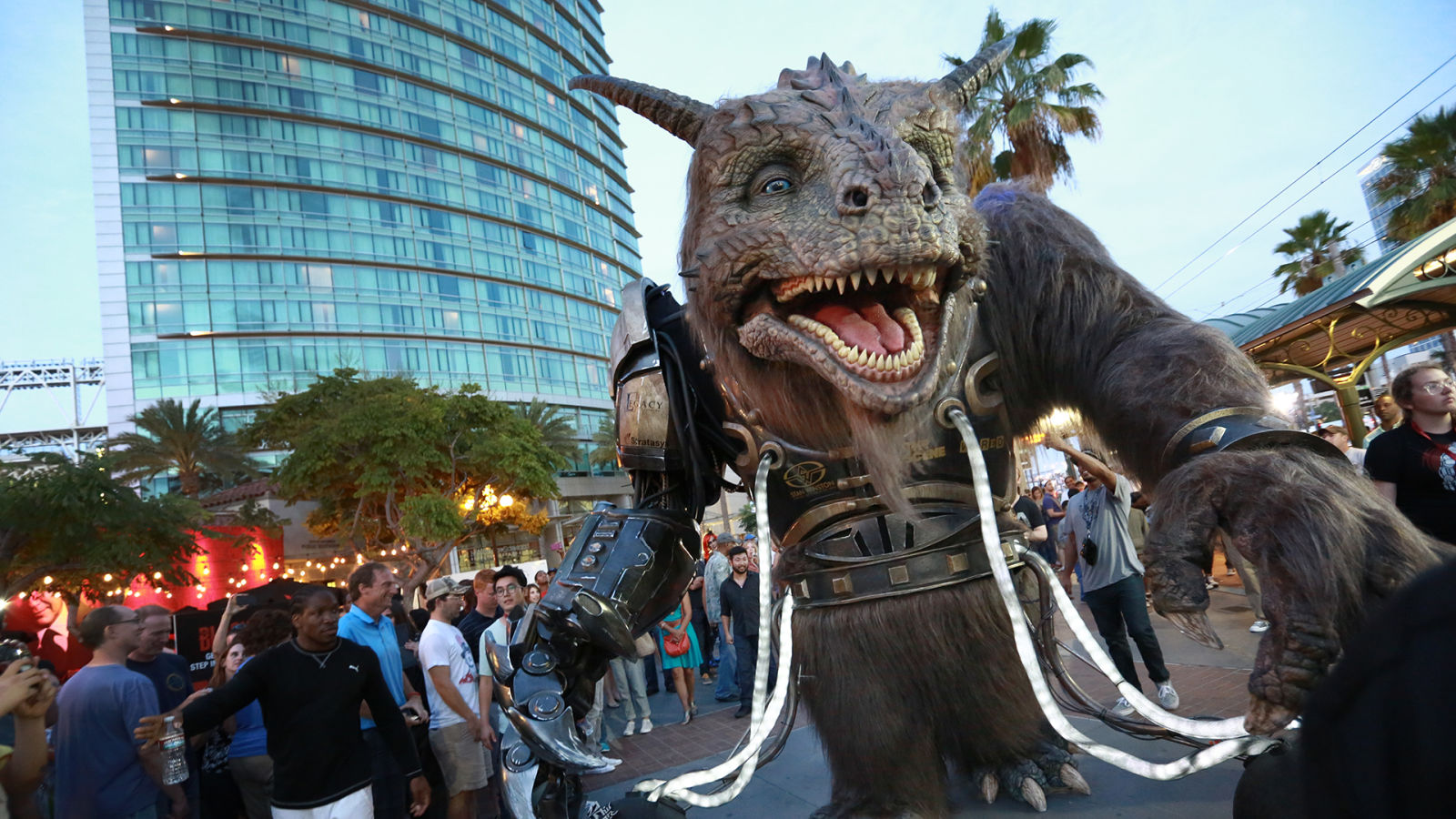 The Giant Creature vs. Angry Dogs at San Diego Comic-Con 2014