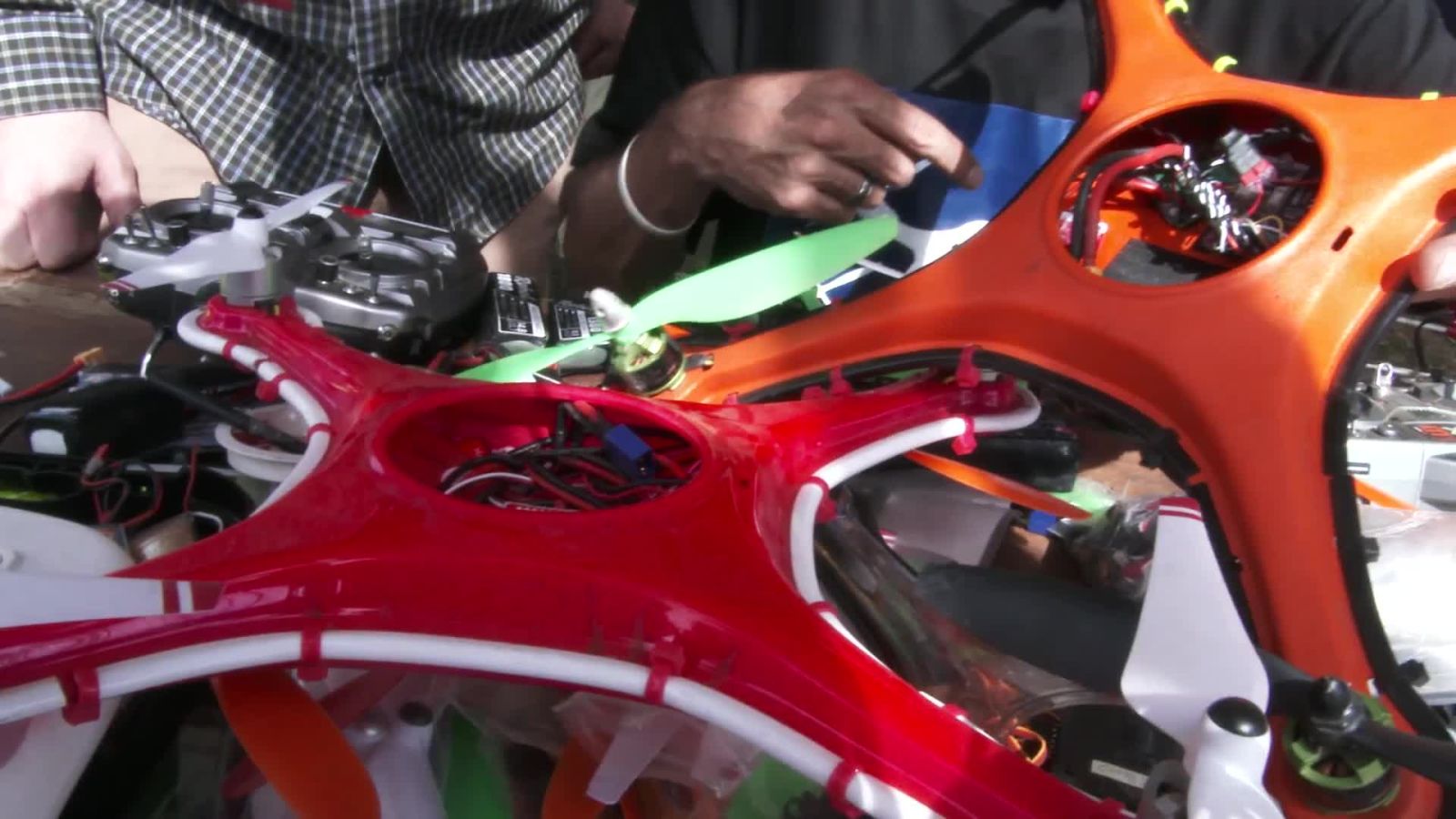 Watch Battle Drones Cage Fight