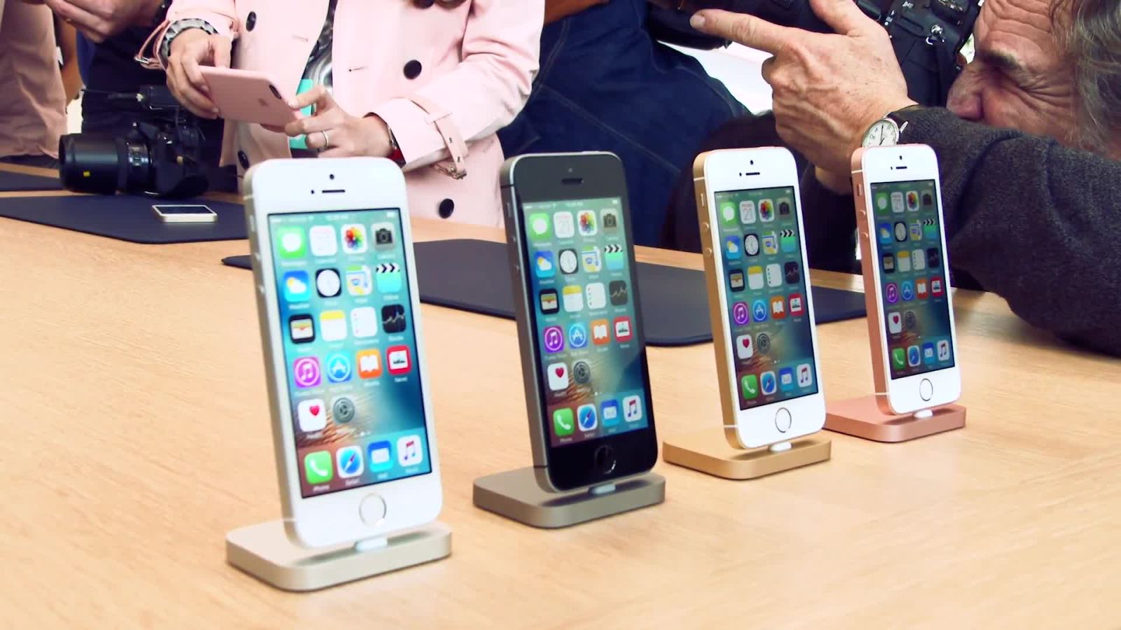 Up Close and Personal With the New Little iPhone SE