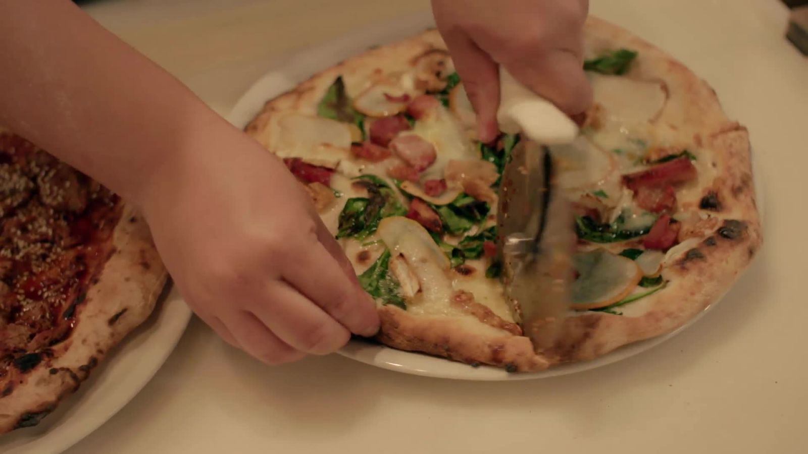 How a Deaf-Run Pizzeria Takes Your Order Over the Phone
