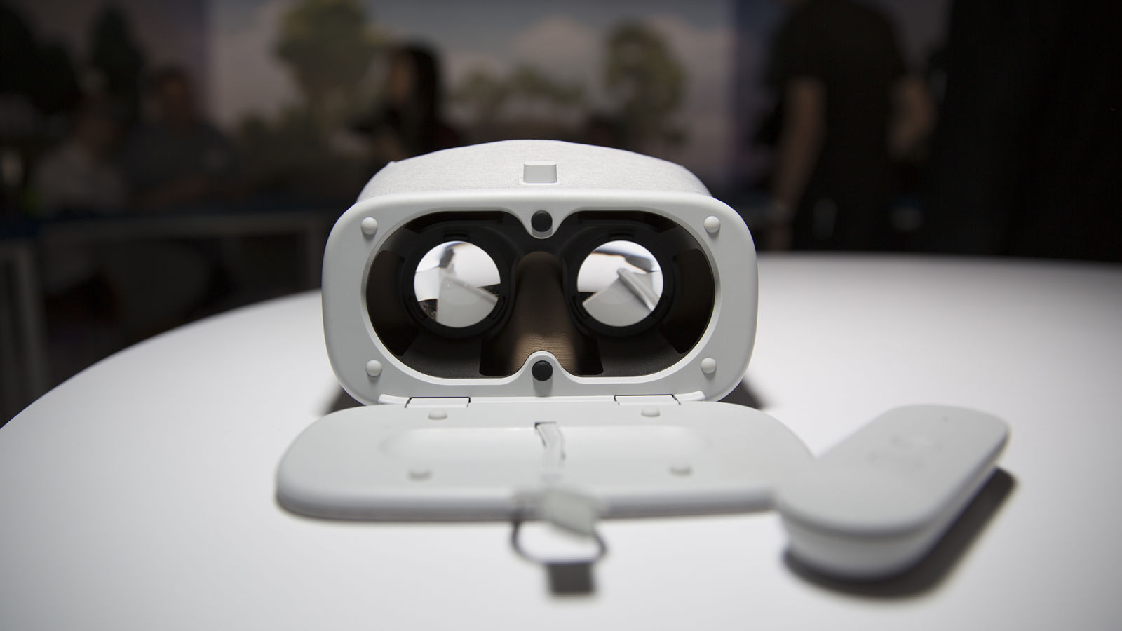 Google's Daydream View Is a VR Eye Pillow