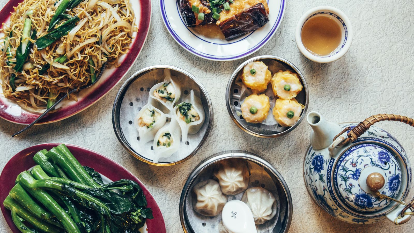 How Nom Wah Tea Parlor Keeps Old Chinatown Old