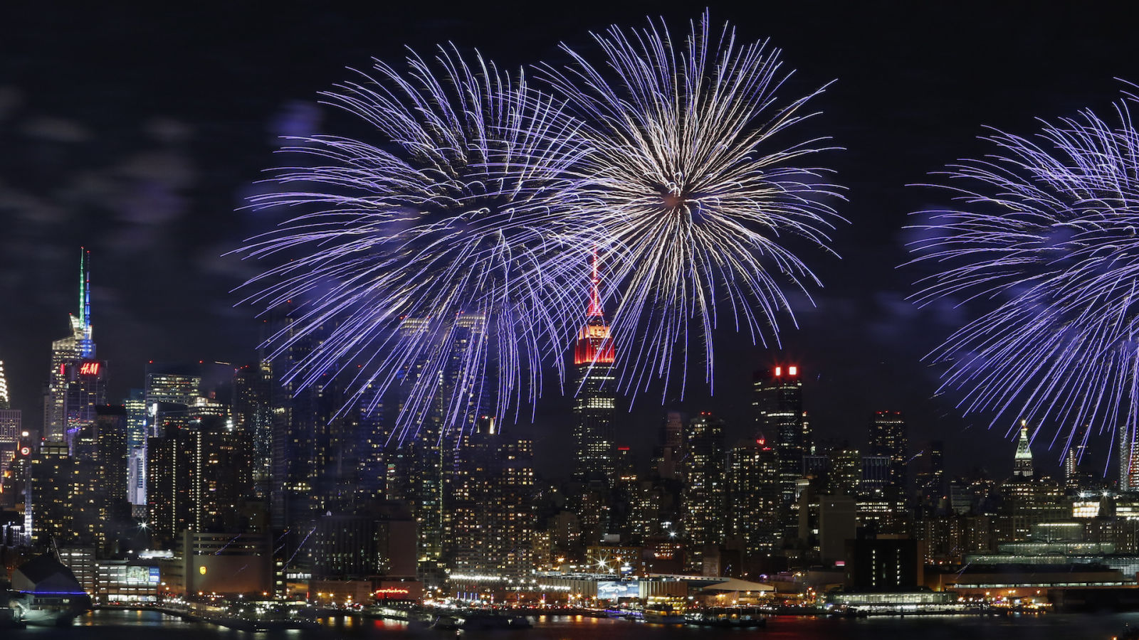 Pyrotechnics Pro Explains the Art of Those Massive Fireworks Shows