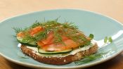 How To Make Healthy Smoked Salmon and Cucumber Breakfast Toast