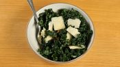 How to Make A Healthy Kale Mason Jar Salad