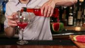 Come preparare un cocktail con anguria e rosé | COCKTAIL | GQ Italia