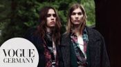 Hot to style – Inspiration: 90's "Grunge" Look | VOGUE Behind the Scenes