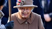 Este es el sencillo gesto que convierte a Isabel II en la reina más moderna del mundo