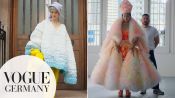 Designer John Galliano & Tomo Koizumi upcyclen gegenseitig ihre ikonischen Kleider