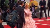 Il favoloso red carpet di Bradley Cooper e Lady Gaga