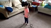 Bambine di cinque anni alle prese con la realtĂ  virtuale