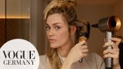 2 Frisuren für Hochzeit & Party: Wavy-Hair-Tutorial mit Swantje Paulina | Beauty Secrets | VOGUE