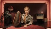 Что в сумке у Светланы Устиновой? | Vogue Россия 
