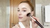 Звезда «Бриджертонов» Фиби Дайневор показывает уход за сухой кожей и повседневный макияж