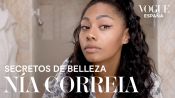 Nía Correia: maquillaje para una piel glow y media coleta con pelo rizado